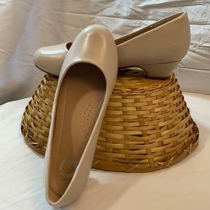 Kitty heel nude pumps